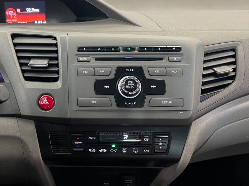 HONDA CIVIC 2.0 LXR 16V 2014/2014 ÓTIMA CAR FLORES DA CUNHA / Carros no Vale