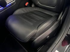 MERCEDES-BENZ C 300 2.0 EQ BOOST AMG LINE HÍBRIDO 2022/2022 ÓTIMA CAR FLORES DA CUNHA / Carros no Vale