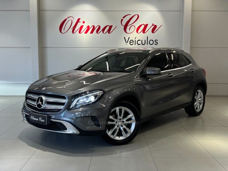 MERCEDES-BENZ GLA 200 1.6 CGI ADVANCE 16V TURBO 2015/2016 ÓTIMA CAR FLORES DA CUNHA / Carros no Vale