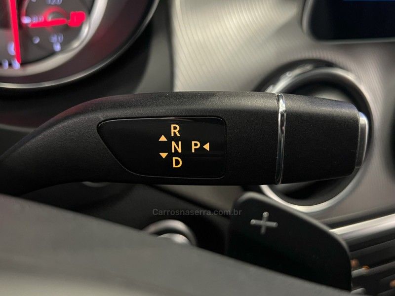 MERCEDES-BENZ GLA 200 1.6 CGI ADVANCE 16V TURBO 2015/2016 ÓTIMA CAR FLORES DA CUNHA / Carros no Vale