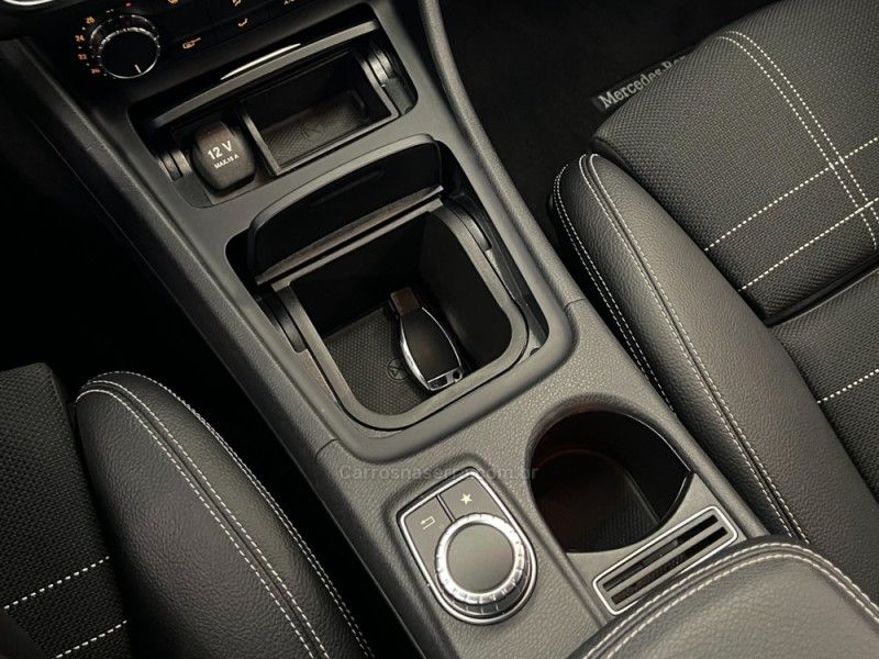 MERCEDES-BENZ GLA 200 1.6 CGI ADVANCE 16V TURBO 2015/2016 ÓTIMA CAR FLORES DA CUNHA / Carros no Vale