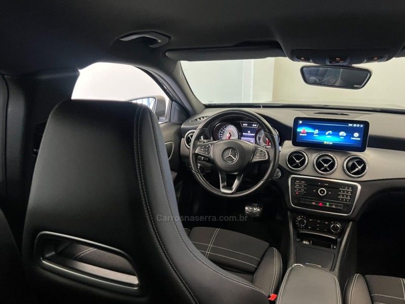 MERCEDES-BENZ GLA 200 1.6 CGI ADVANCE 16V TURBO 2015/2016 ÓTIMA CAR FLORES DA CUNHA / Carros no Vale
