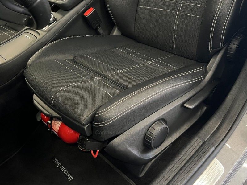 MERCEDES-BENZ GLA 200 1.6 CGI ADVANCE 16V TURBO 2015/2016 ÓTIMA CAR FLORES DA CUNHA / Carros no Vale