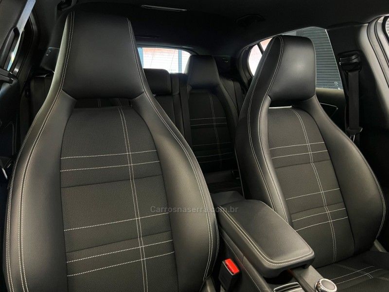 MERCEDES-BENZ GLA 200 1.6 CGI ADVANCE 16V TURBO 2015/2016 ÓTIMA CAR FLORES DA CUNHA / Carros no Vale