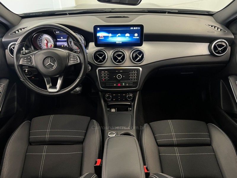 MERCEDES-BENZ GLA 200 1.6 CGI ADVANCE 16V TURBO 2015/2016 ÓTIMA CAR FLORES DA CUNHA / Carros no Vale