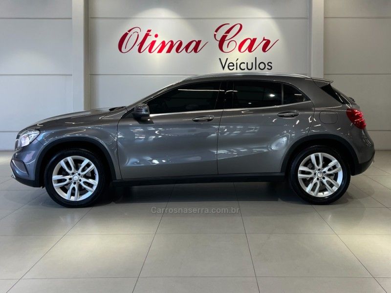 MERCEDES-BENZ GLA 200 1.6 CGI ADVANCE 16V TURBO 2015/2016 ÓTIMA CAR FLORES DA CUNHA / Carros no Vale