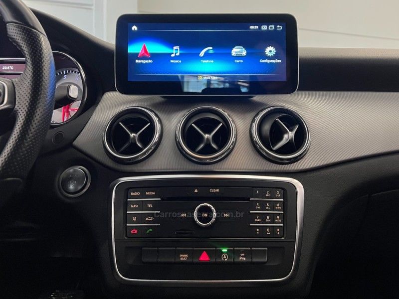 MERCEDES-BENZ GLA 200 1.6 CGI ADVANCE 16V TURBO 2015/2016 ÓTIMA CAR FLORES DA CUNHA / Carros no Vale