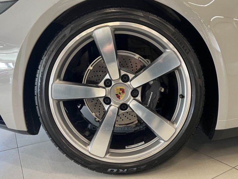 PORSCHE 911 3.0 CARRERA T COUPÉ 2024/2024 ÓTIMA CAR FLORES DA CUNHA / Carros no Vale