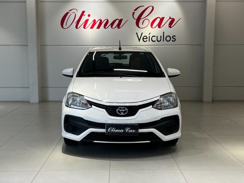 TOYOTA ETIOS 1.5 XS 16V 2017/2018 ÓTIMA CAR FLORES DA CUNHA / Carros no Vale