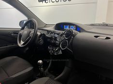 TOYOTA ETIOS 1.5 XS 16V 2017/2018 ÓTIMA CAR FLORES DA CUNHA / Carros no Vale