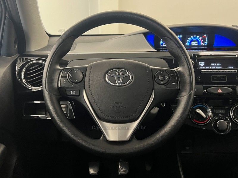 TOYOTA ETIOS 1.5 XS 16V 2017/2018 ÓTIMA CAR FLORES DA CUNHA / Carros no Vale