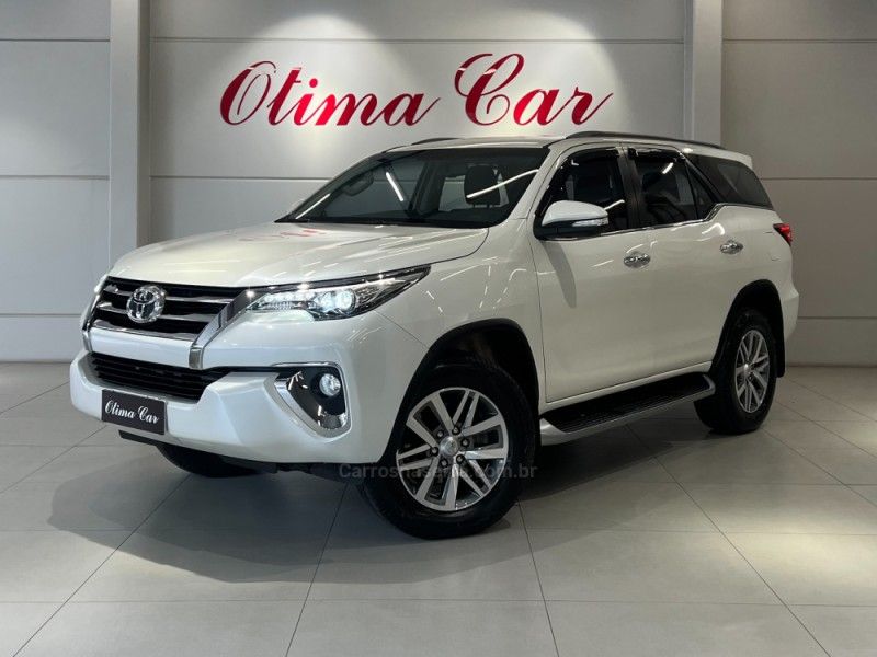 TOYOTA HILUX SW4 2.8 SRX 4X4 16V TURBO INTERCOOLER 2016/2017 ÓTIMA CAR FLORES DA CUNHA / Carros no Vale TOYOTA HILUX SW4 2.8 SRX 4X4 16V TURBO INTERCOOLER 2016/2017 ÓTIMA CAR FLORES DA CUNHA / Carros no Vale