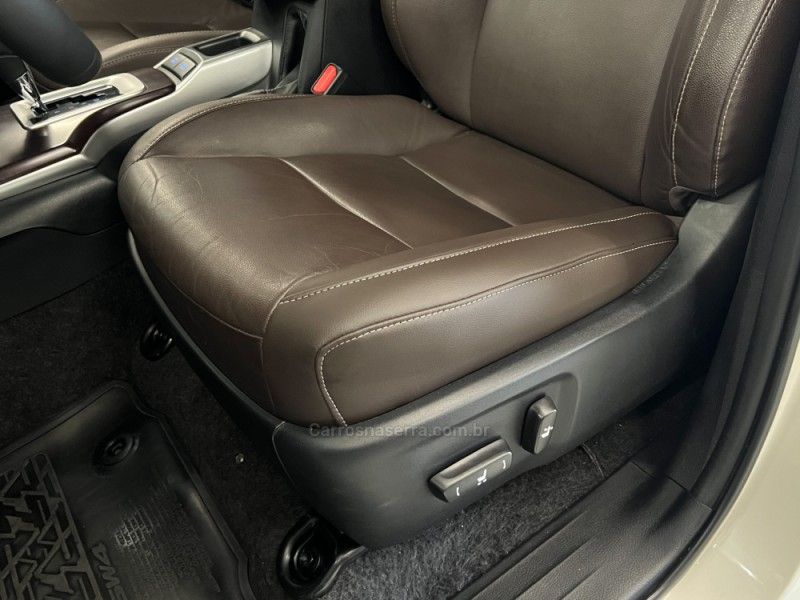 TOYOTA HILUX SW4 2.8 SRX 4X4 16V TURBO INTERCOOLER 2016/2017 ÓTIMA CAR FLORES DA CUNHA / Carros no Vale TOYOTA HILUX SW4 2.8 SRX 4X4 16V TURBO INTERCOOLER 2016/2017 ÓTIMA CAR FLORES DA CUNHA / Carros no Vale