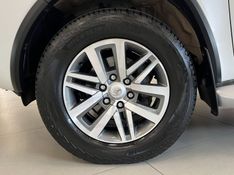 TOYOTA HILUX SW4 2.8 SRX 4X4 16V TURBO INTERCOOLER 2016/2017 ÓTIMA CAR FLORES DA CUNHA / Carros no Vale