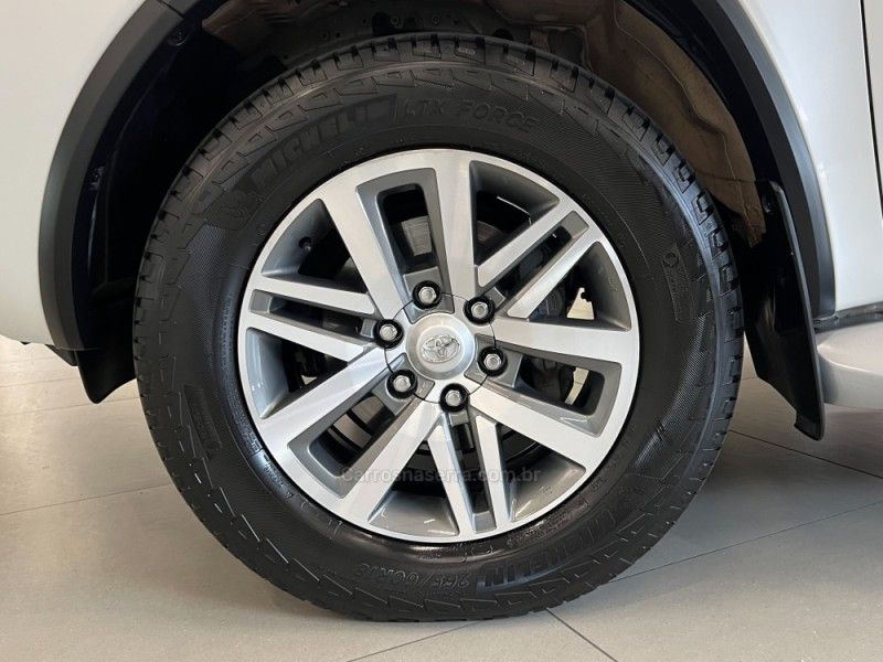 TOYOTA HILUX SW4 2.8 SRX 4X4 16V TURBO INTERCOOLER 2016/2017 ÓTIMA CAR FLORES DA CUNHA / Carros no Vale TOYOTA HILUX SW4 2.8 SRX 4X4 16V TURBO INTERCOOLER 2016/2017 ÓTIMA CAR FLORES DA CUNHA / Carros no Vale