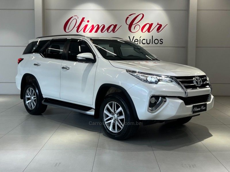 TOYOTA HILUX SW4 2.8 SRX 4X4 16V TURBO INTERCOOLER 2016/2017 ÓTIMA CAR FLORES DA CUNHA / Carros no Vale TOYOTA HILUX SW4 2.8 SRX 4X4 16V TURBO INTERCOOLER 2016/2017 ÓTIMA CAR FLORES DA CUNHA / Carros no Vale