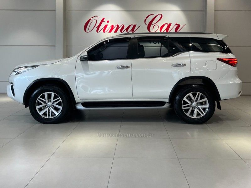 TOYOTA HILUX SW4 2.8 SRX 4X4 16V TURBO INTERCOOLER 2016/2017 ÓTIMA CAR FLORES DA CUNHA / Carros no Vale TOYOTA HILUX SW4 2.8 SRX 4X4 16V TURBO INTERCOOLER 2016/2017 ÓTIMA CAR FLORES DA CUNHA / Carros no Vale