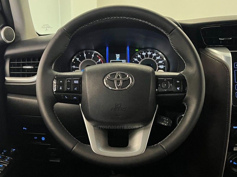 TOYOTA HILUX SW4 2.8 SRX 4X4 16V TURBO INTERCOOLER 2016/2017 ÓTIMA CAR FLORES DA CUNHA / Carros no Vale TOYOTA HILUX SW4 2.8 SRX 4X4 16V TURBO INTERCOOLER 2016/2017 ÓTIMA CAR FLORES DA CUNHA / Carros no Vale