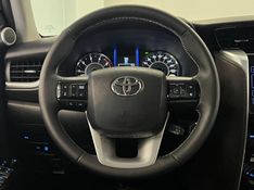 TOYOTA HILUX SW4 2.8 SRX 4X4 16V TURBO INTERCOOLER 2016/2017 ÓTIMA CAR FLORES DA CUNHA / Carros no Vale