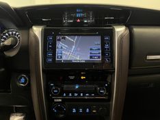 TOYOTA HILUX SW4 2.8 SRX 4X4 16V TURBO INTERCOOLER 2016/2017 ÓTIMA CAR FLORES DA CUNHA / Carros no Vale