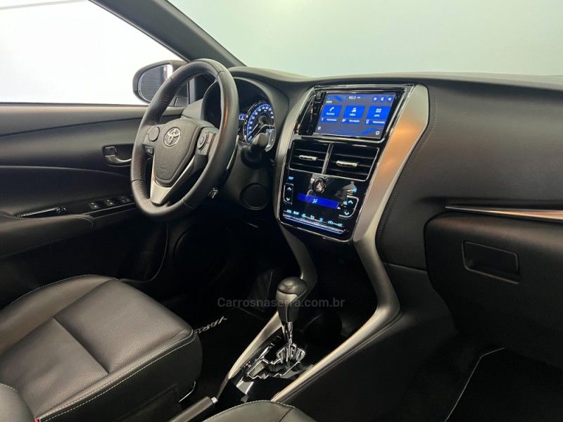 TOYOTA YARIS 1.5 XS 16V 2018/2019 ÓTIMA CAR FLORES DA CUNHA / Carros no Vale