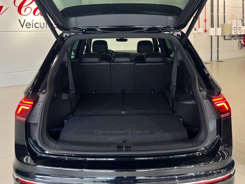 VOLKSWAGEN TIGUAN 2.0 ALLSPACE R-LINE 300 TSI 2023/2024 ÓTIMA CAR FLORES DA CUNHA / Carros no Vale