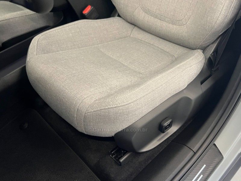 VOLVO EX30 ULTRA EXTENDED RANGE 2024/2024 ÓTIMA CAR FLORES DA CUNHA / Carros no Vale