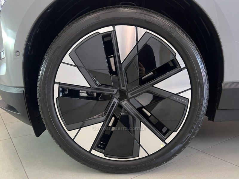 VOLVO EX30 ULTRA EXTENDED RANGE 2024/2024 ÓTIMA CAR FLORES DA CUNHA / Carros no Vale