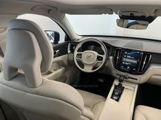 VOLVO XC60 2.0 T5 MOMENTUM 2018/2018 ÓTIMA CAR FLORES DA CUNHA / Carros no Vale