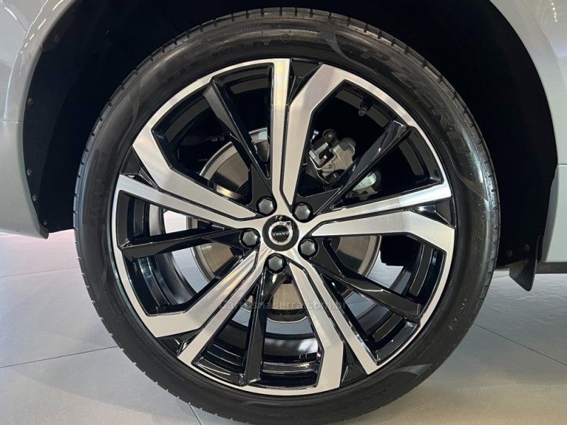 VOLVO XC60 2.0 T8 ULTIMATE DARK AWD HIBRIDO 2024/2024 ÓTIMA CAR FLORES DA CUNHA / Carros no Vale VOLVO XC60 2.0 T8 ULTIMATE DARK AWD HIBRIDO 2024/2024 ÓTIMA CAR FLORES DA CUNHA / Carros no Vale
