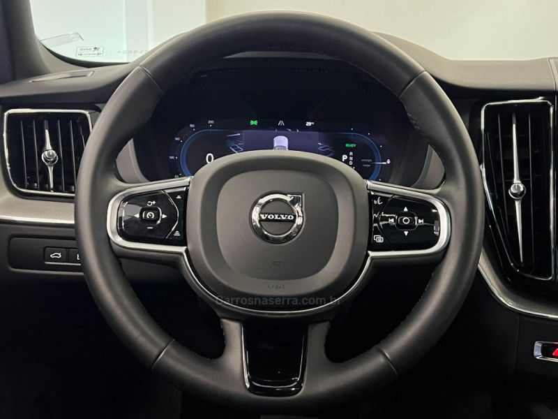 VOLVO XC60 2.0 T8 ULTIMATE DARK AWD HIBRIDO 2024/2024 ÓTIMA CAR FLORES DA CUNHA / Carros no Vale VOLVO XC60 2.0 T8 ULTIMATE DARK AWD HIBRIDO 2024/2024 ÓTIMA CAR FLORES DA CUNHA / Carros no Vale