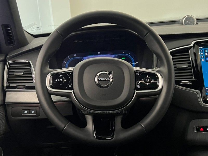 VOLVO XC90 2.0 T8 RECHARGE ULTRA DARK AWD HÍBRIDO 2023/2024 ÓTIMA CAR FLORES DA CUNHA / Carros no Vale