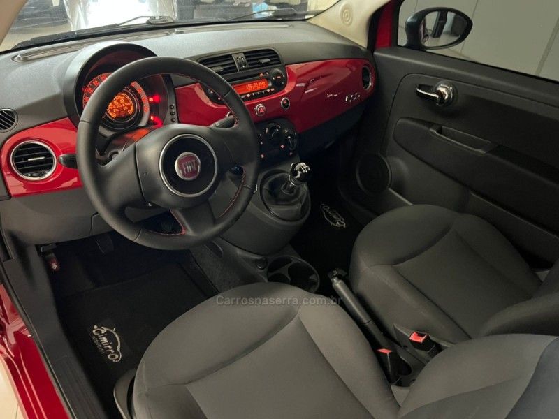 FIAT 500 1.4 CULT 8V 2011/2012 CIMIRRO AUTOMÓVEIS TAQUARA / Carros no Vale FIAT 500 1.4 CULT 8V 2011/2012 CIMIRRO AUTOMÓVEIS TAQUARA / Carros no Vale