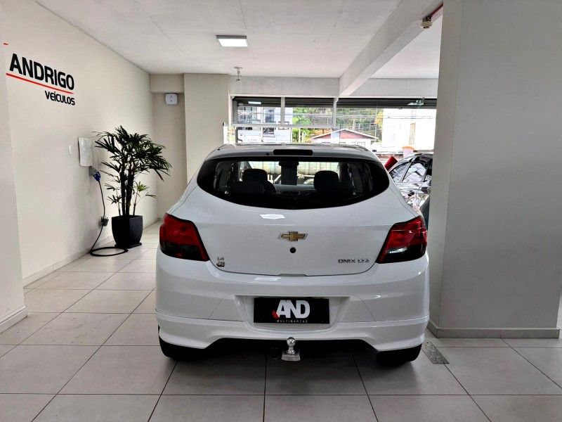CHEVROLET ONIX 1.4 MPFI LTZ 8V 2014/2014 ANDRIGO VEÍCULOS CAXIAS DO SUL / Carros no Vale