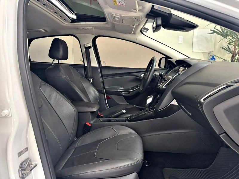 FORD FOCUS 2.0 TITANIUM PLUS HATCH 16V AUTO 2017/2018 ANDRIGO VEÍCULOS CAXIAS DO SUL / Carros no Vale FORD FOCUS 2.0 TITANIUM PLUS HATCH 16V AUTO 2017/2018 ANDRIGO VEÍCULOS CAXIAS DO SUL / Carros no Vale