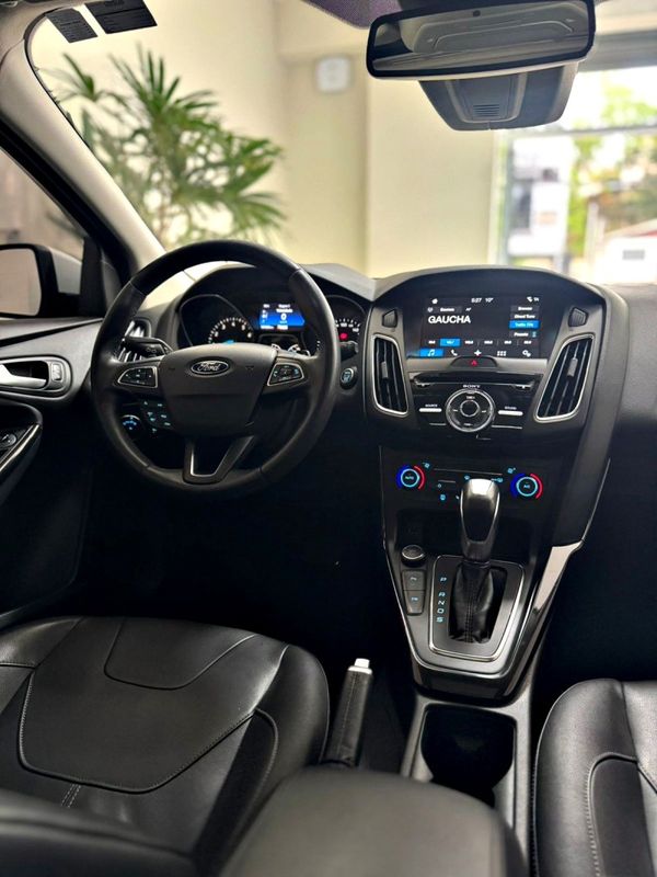 FORD FOCUS 2.0 TITANIUM PLUS HATCH 16V AUTO 2017/2018 ANDRIGO VEÍCULOS CAXIAS DO SUL / Carros no Vale FORD FOCUS 2.0 TITANIUM PLUS HATCH 16V AUTO 2017/2018 ANDRIGO VEÍCULOS CAXIAS DO SUL / Carros no Vale