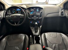 FORD FOCUS 2.0 TITANIUM PLUS HATCH 16V AUTO 2017/2018 ANDRIGO VEÍCULOS CAXIAS DO SUL / Carros no Vale