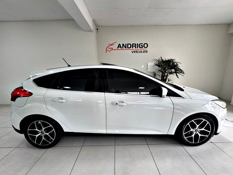 FORD FOCUS 2.0 TITANIUM PLUS HATCH 16V AUTO 2017/2018 ANDRIGO VEÍCULOS CAXIAS DO SUL / Carros no Vale FORD FOCUS 2.0 TITANIUM PLUS HATCH 16V AUTO 2017/2018 ANDRIGO VEÍCULOS CAXIAS DO SUL / Carros no Vale