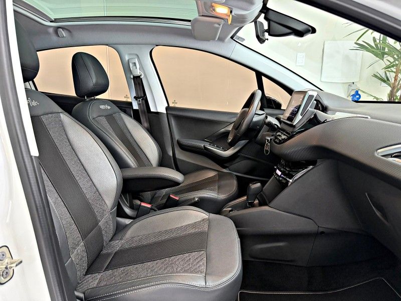 PEUGEOT 208 1.6 URBANTECH 16V 2017/2018 ANDRIGO VEÍCULOS CAXIAS DO SUL / Carros no Vale