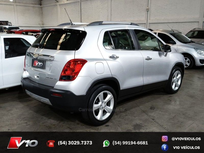 CHEVROLET TRACKER 1.8 MPFI LTZ 4X2 16V 2014/2015 V10 VEÍCULOS CAXIAS DO SUL / Carros no Vale