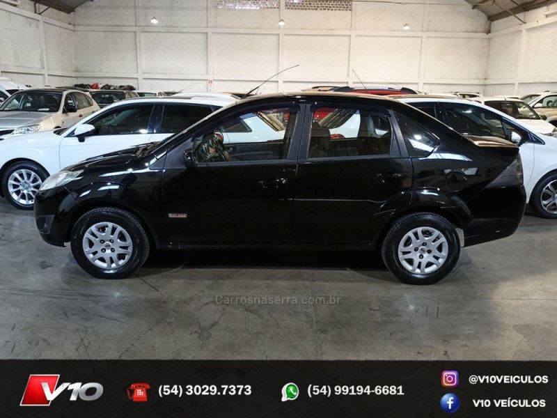 FORD FIESTA 1.6 MPI CLASS SEDAN 8V 2010/2011 V10 VEÍCULOS CAXIAS DO SUL / Carros no Vale