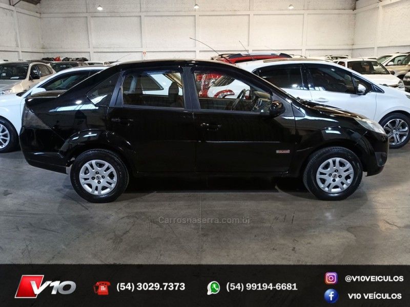 FORD FIESTA 1.6 MPI CLASS SEDAN 8V 2010/2011 V10 VEÍCULOS CAXIAS DO SUL / Carros no Vale