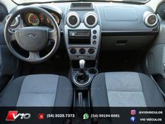 FORD FIESTA 1.6 MPI CLASS SEDAN 8V 2010/2011 V10 VEÍCULOS CAXIAS DO SUL / Carros no Vale