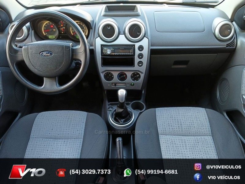 FORD FIESTA 1.6 MPI CLASS SEDAN 8V 2010/2011 V10 VEÍCULOS CAXIAS DO SUL / Carros no Vale