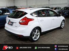 FORD FOCUS 2.0 SE HATCH 16V AUTO 2014/2014 V10 VEÍCULOS CAXIAS DO SUL / Carros no Vale