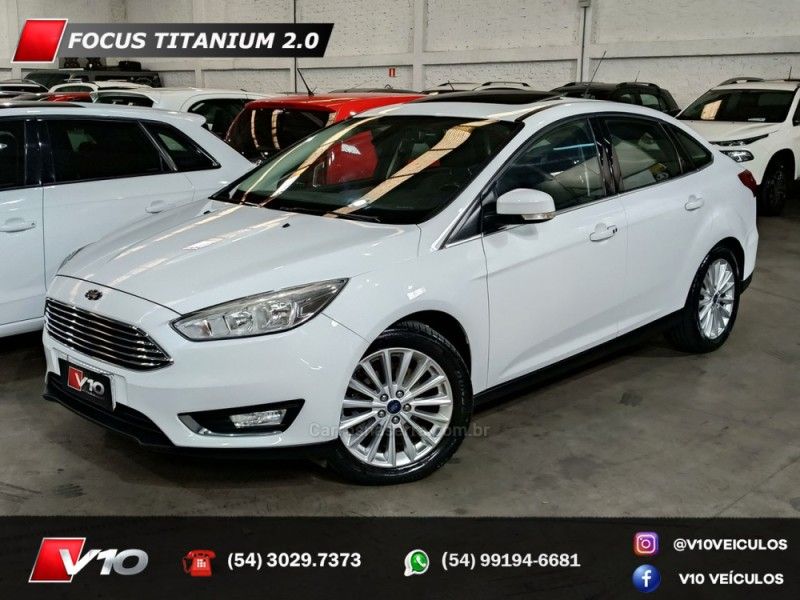 FORD FOCUS 2.0 TITANIUM PLUS SEDAN 16V 2016/2017 V10 VEÍCULOS CAXIAS DO SUL / Carros no Vale