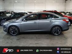 FORD FOCUS 2.0 TITANIUM SEDAN 16V 2014/2015 V10 VEÍCULOS CAXIAS DO SUL / Carros no Vale