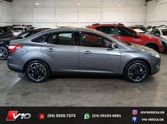 FORD FOCUS 2.0 TITANIUM SEDAN 16V 2014/2015 V10 VEÍCULOS CAXIAS DO SUL / Carros no Vale