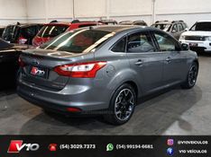 FORD FOCUS 2.0 TITANIUM SEDAN 16V 2014/2015 V10 VEÍCULOS CAXIAS DO SUL / Carros no Vale