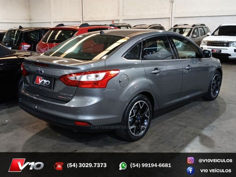 FORD FOCUS 2.0 TITANIUM SEDAN 16V 2014/2015 V10 VEÍCULOS CAXIAS DO SUL / Carros no Vale